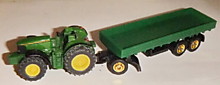 Трактор SIKU John Deere 6920 с трехосным прицепом