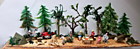 Минидиарама " Пикник на опушке леса" : набор из окрашенных разных фигурок с аксессуарами на легкой пластиковой подставке, в масштабе 1/87