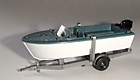 Прицеп с моторной лодкой
