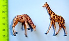 Набор окрашенных вручную фигурок жирафы